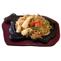 Espaguetis chinos a la plancha de marisco