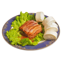 Cerdo al vapor con salsas de rosas y soja fermentada